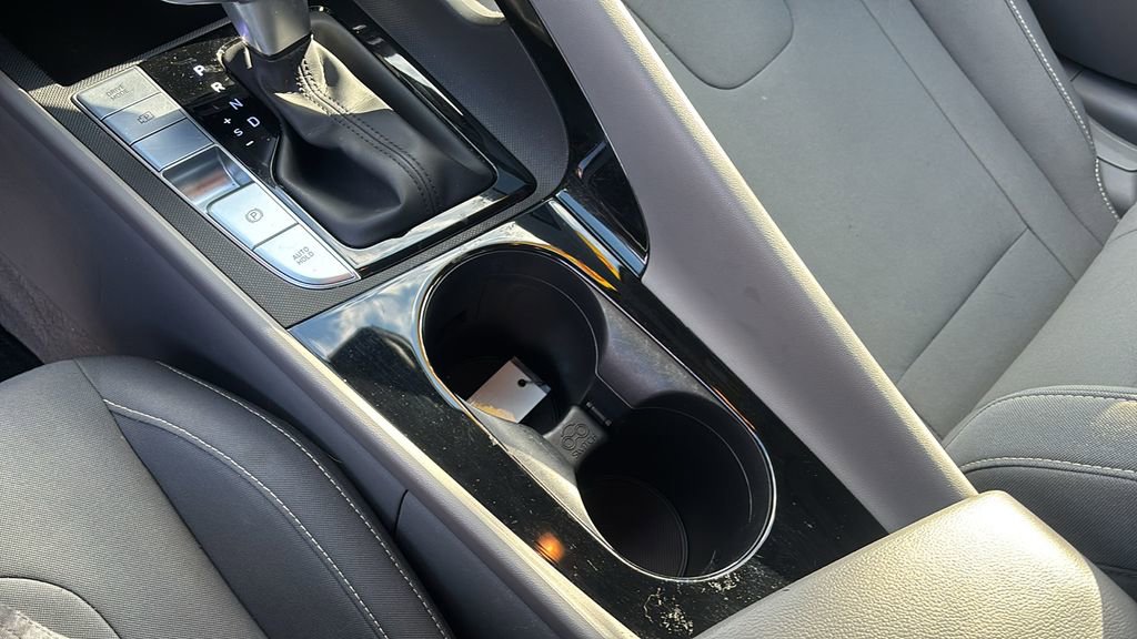 Used 2022 Hyundai Elantra Blue image 21