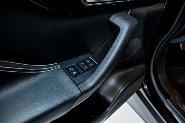 Used 2019 Jaguar F-PACE R-Sport image 17