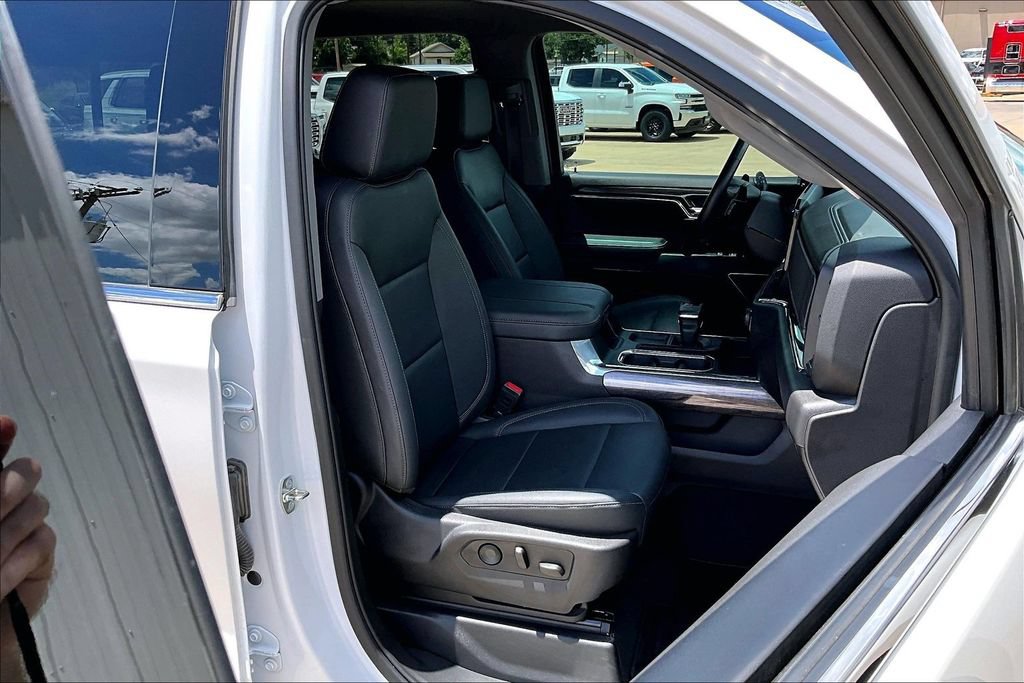 Used 2023 Chevrolet Silverado 1500 LTZ w/ Technology Package AWD/4WD image 9