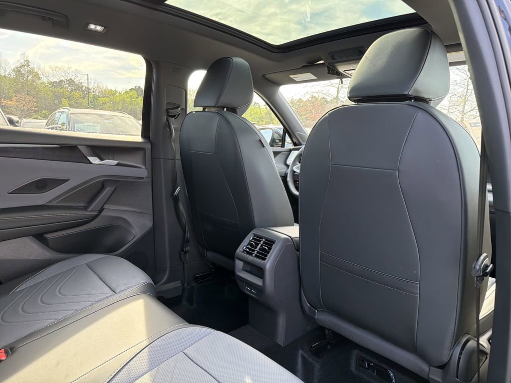 New 2026 Volkswagen Tiguan SE R-Line FWD image 17