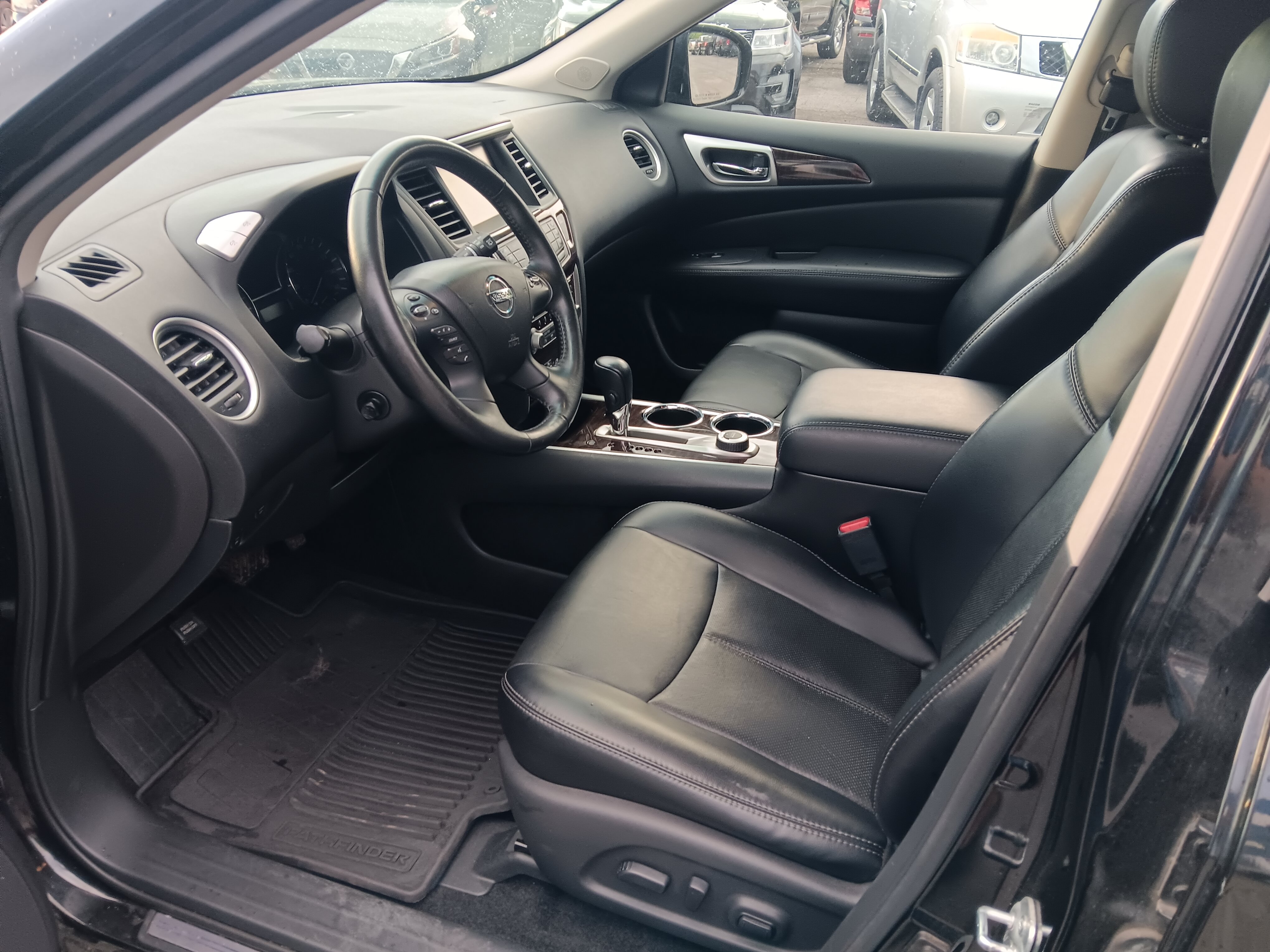 Used 2014 Nissan Pathfinder Platinum w/ Platinum Premium Package AWD/4WD image 8