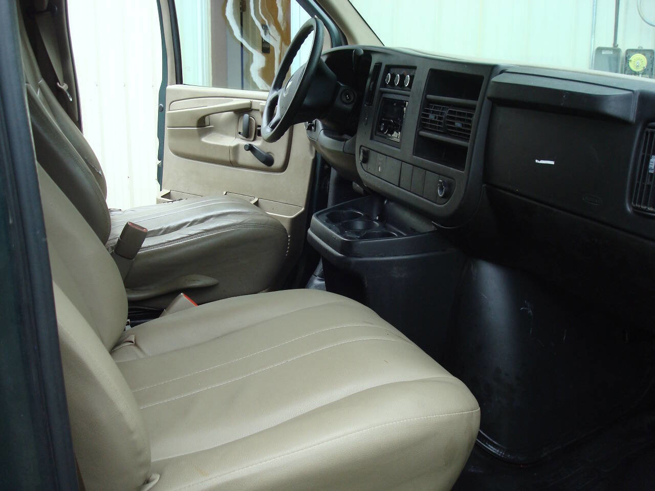 Used 2008 Chevrolet Express 3500 Extended image 13