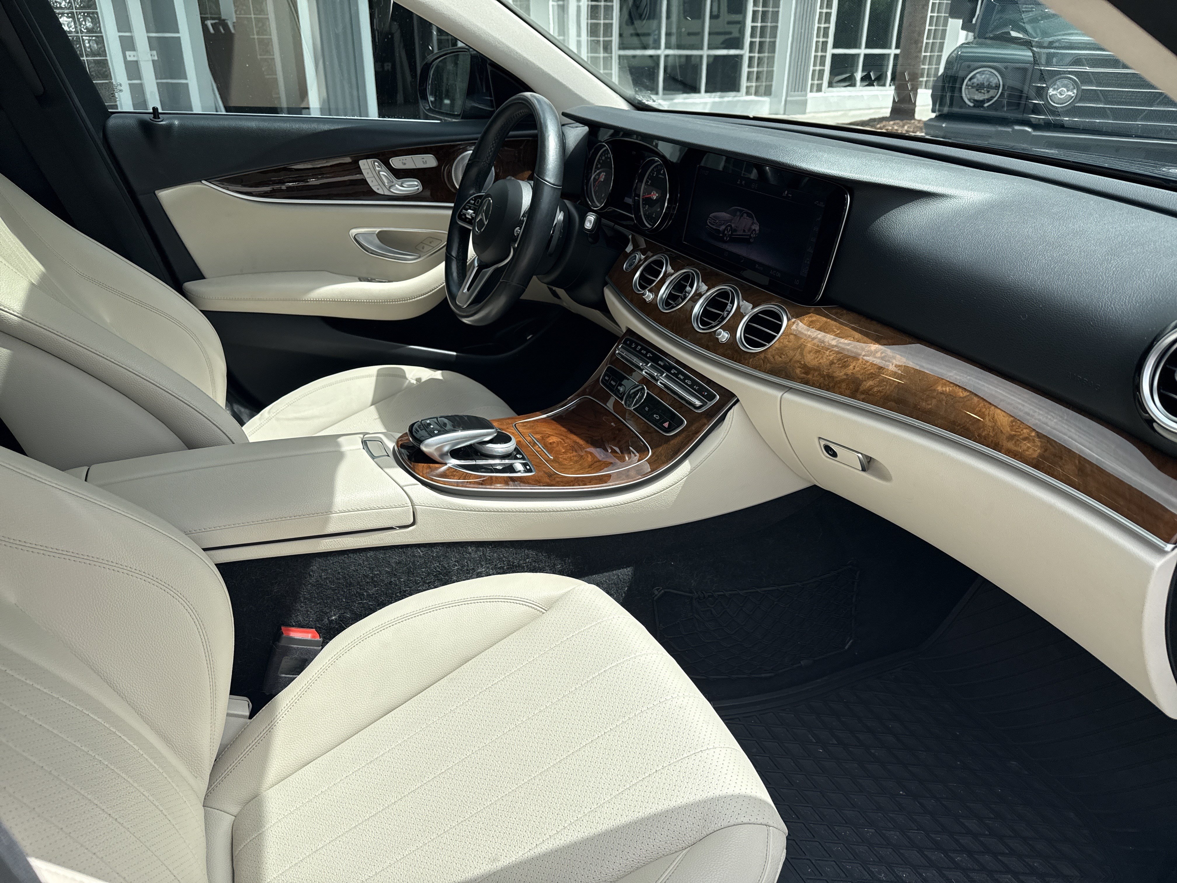 Used 2019 Mercedes-Benz E 300 4MATIC image 32