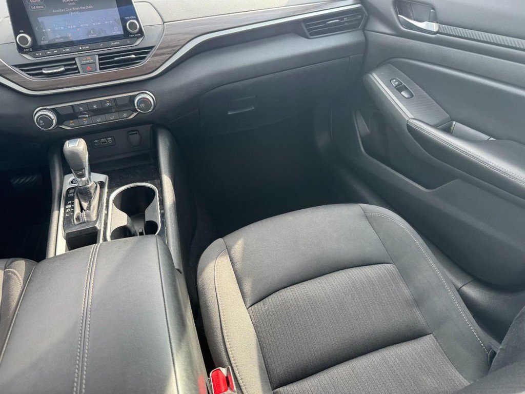 Used 2024 Nissan Altima 2.5 SV FWD image 15
