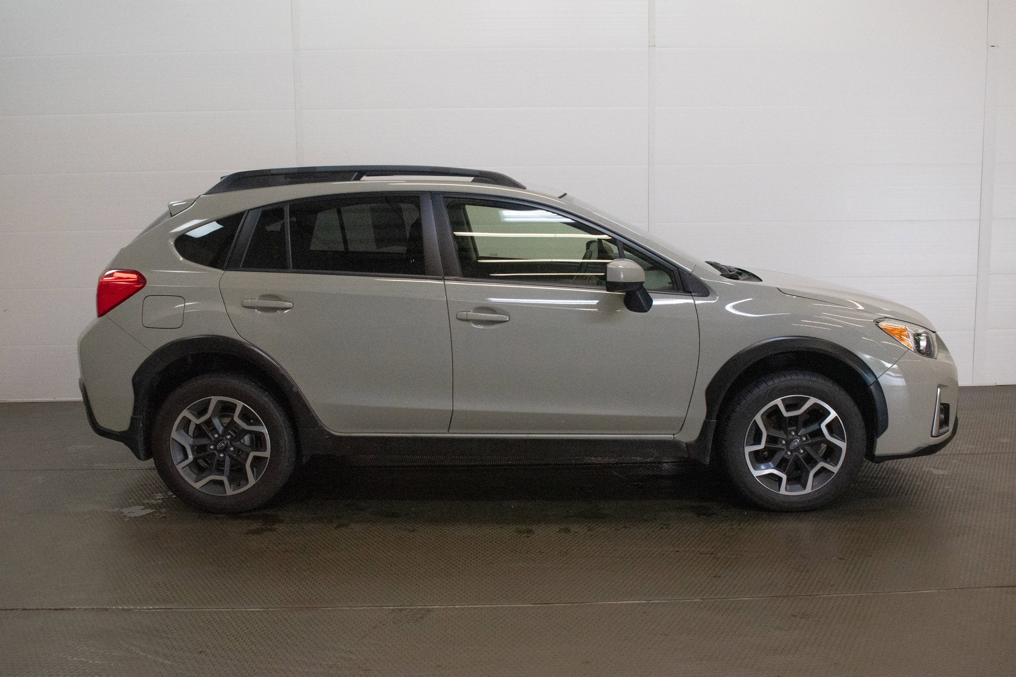 Used 2016 Subaru Crosstrek 2.0i Premium AWD/4WD image 3