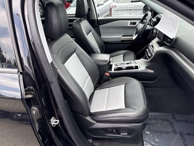 Used 2023 Ford Explorer XLT w/ Equipment Group 202A AWD/4WD image 9