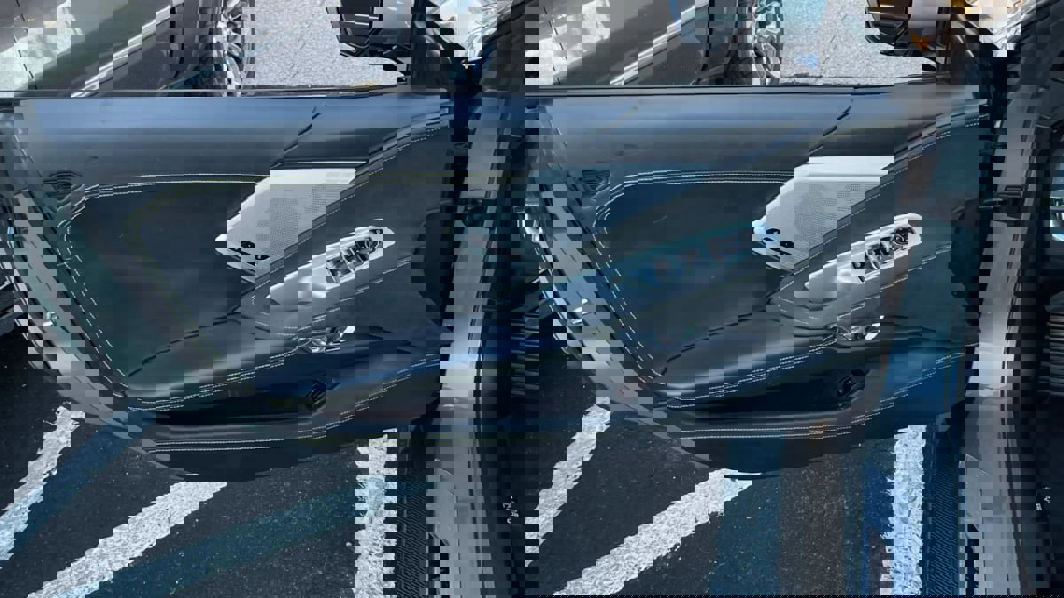 Used 2022 Chevrolet Corvette Stingray Premium Conv w/ Z51 Performance Package image 33