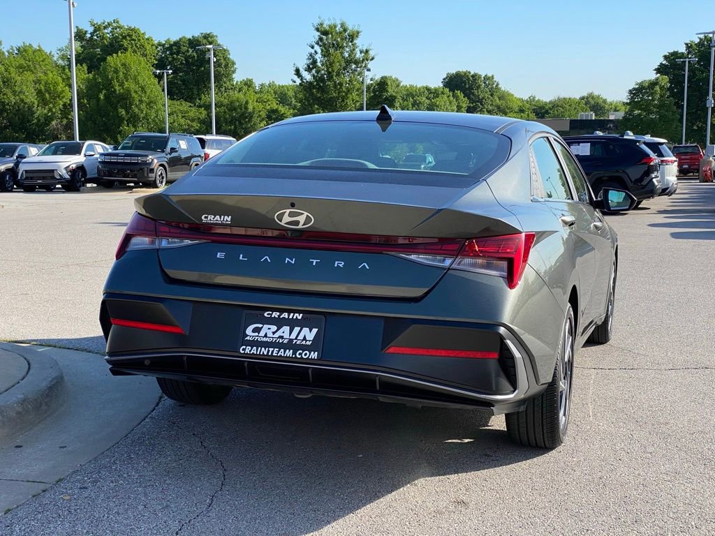 Used 2024 Hyundai Elantra SEL w/ Convenience Package FWD image 8
