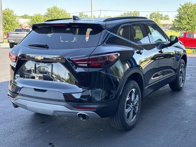 Used 2024 Chevrolet Blazer LT w/ Convenience Package FWD image 3