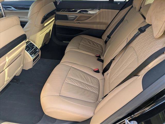 Used 2022 BMW 740i image 20