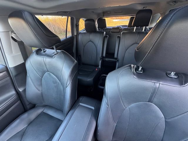 Used 2021 Toyota Highlander Limited image 29