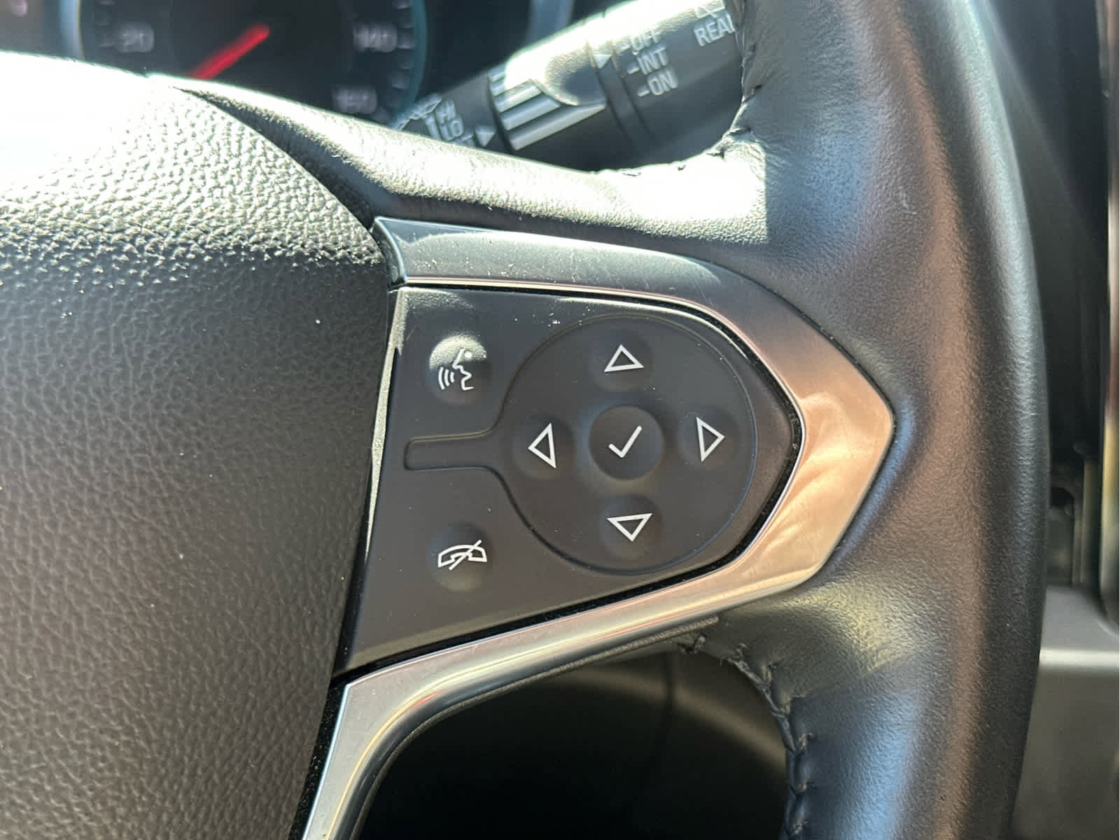 Used 2022 Chevrolet Traverse LT image 31