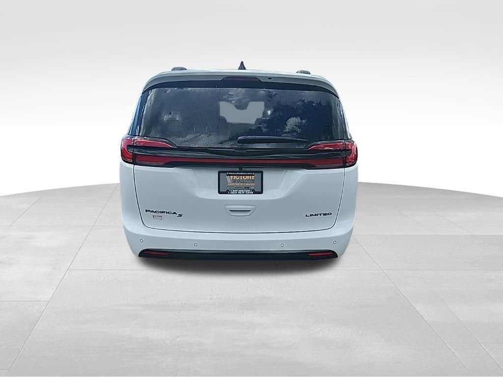 New 2026 Chrysler Pacifica Limited image 7