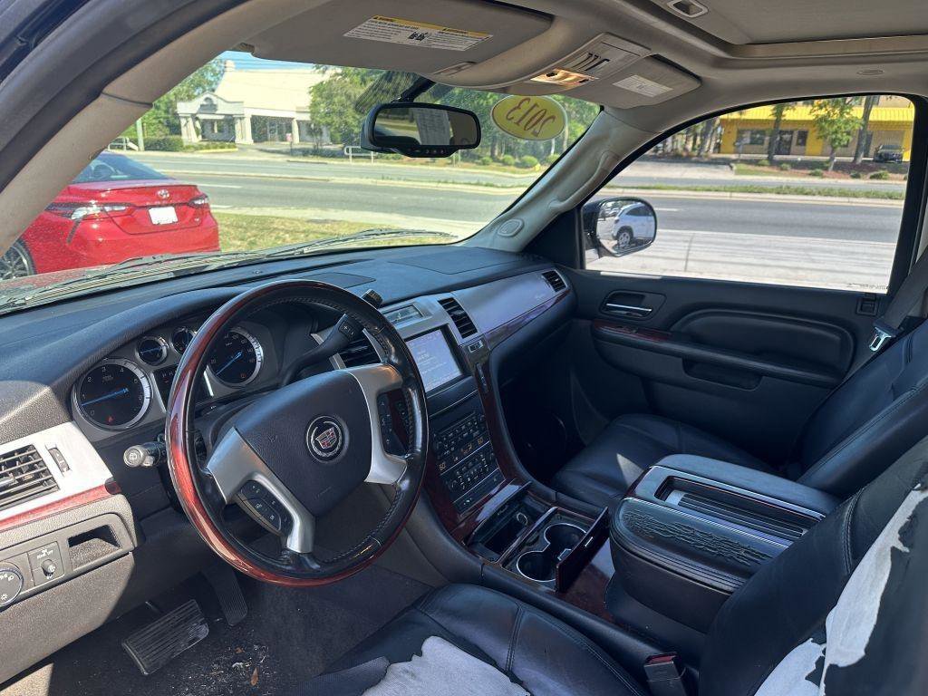Used 2013 Cadillac Escalade Premium AWD/4WD image 11
