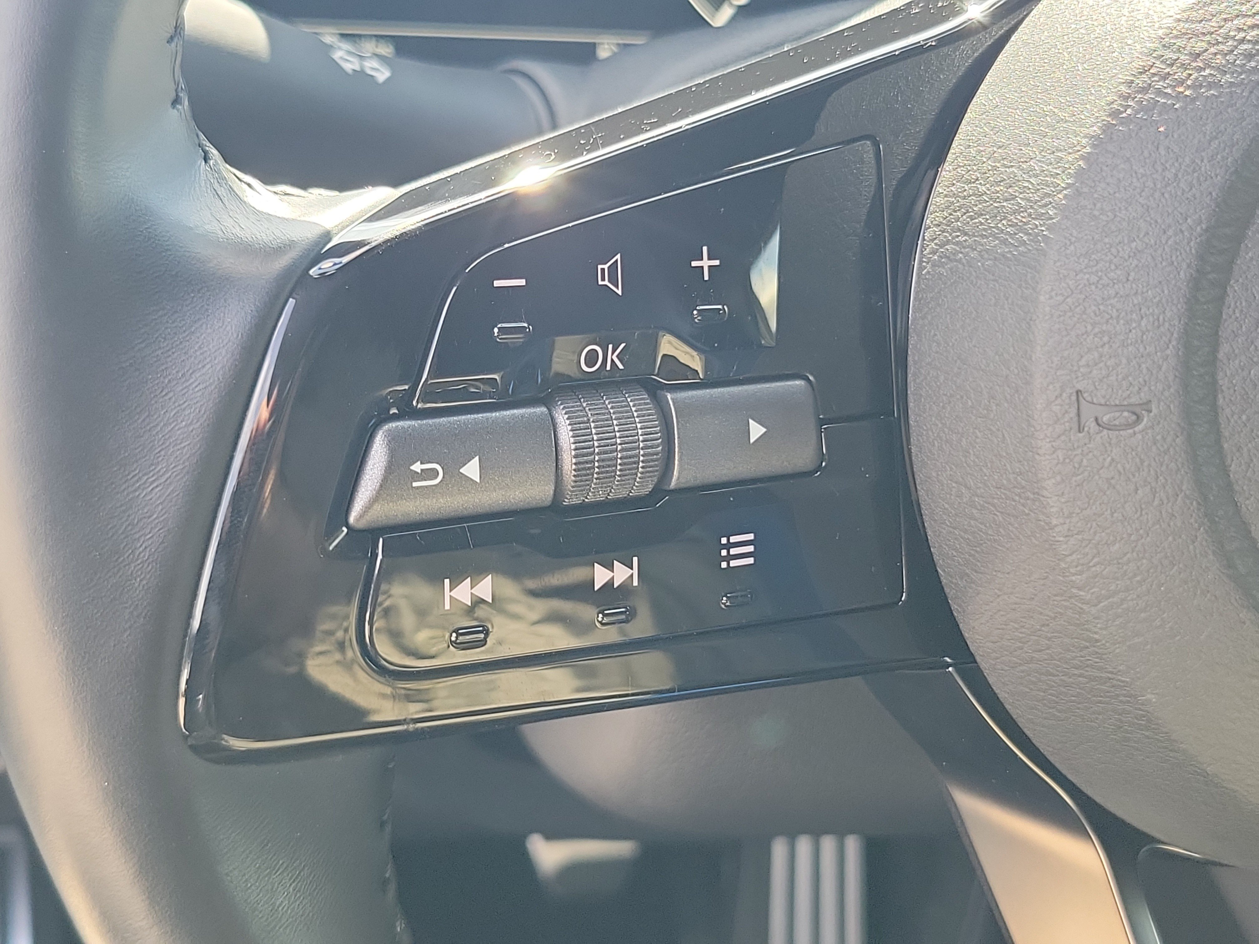 Used 2024 Nissan Z Performance w/ Floor Mat Package RWD image 15