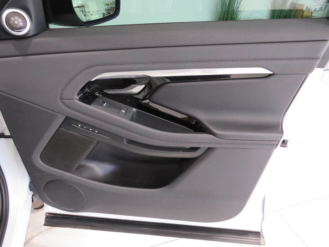 Used 2020 Land Rover Range Rover Evoque R-Dynamic S image 29