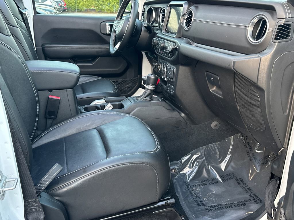 Used 2022 Jeep Wrangler Unlimited Sahara AWD/4WD image 11