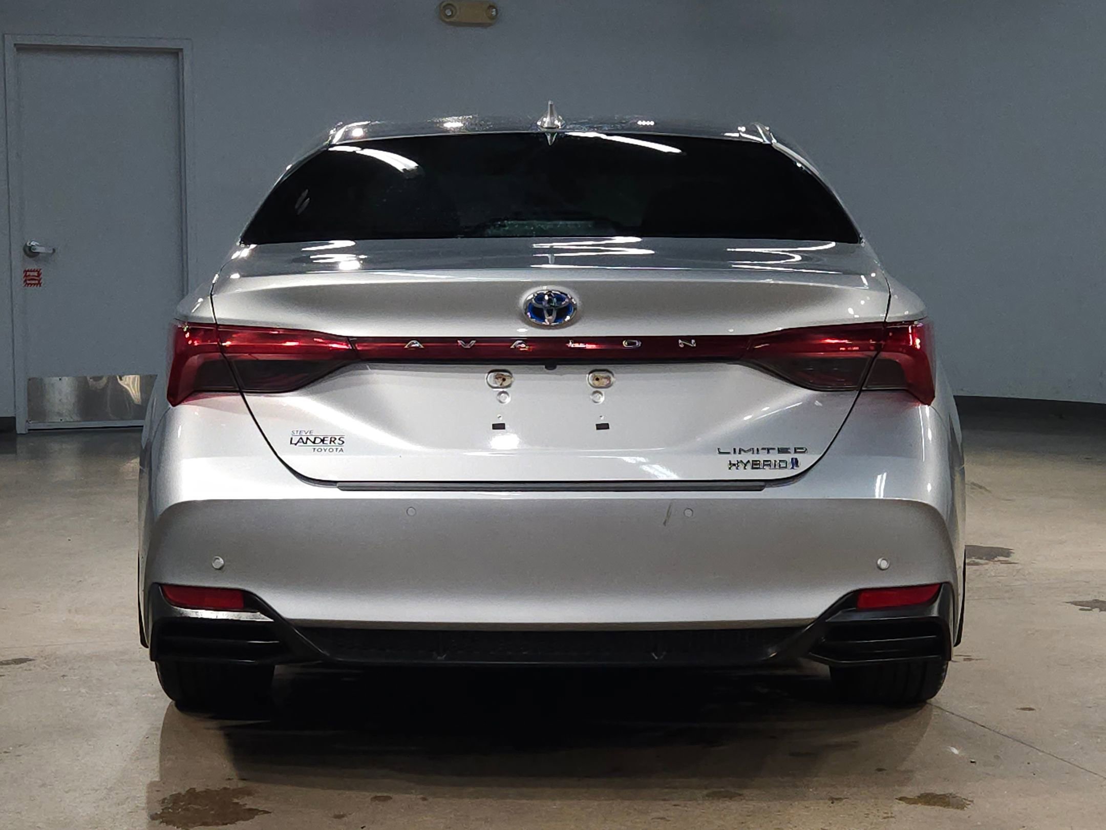 Used 2022 Toyota Avalon Limited image 6