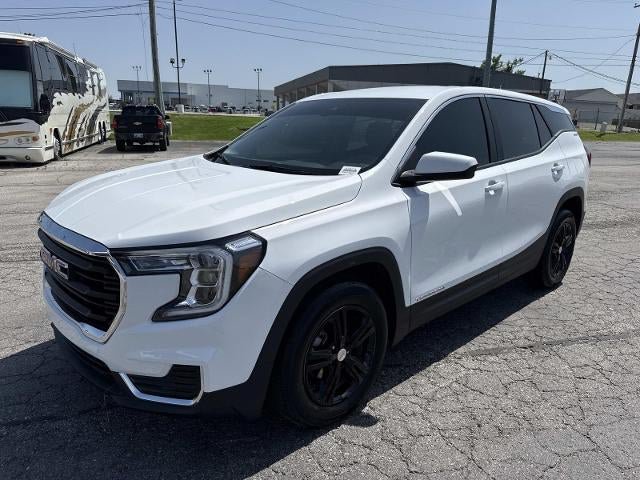 Used 2024 GMC Terrain SLE FWD image 3
