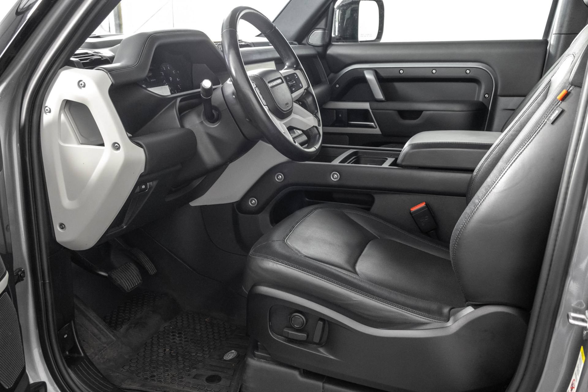 Used 2023 Land Rover Defender 90 X-Dynamic SE AWD/4WD image 5