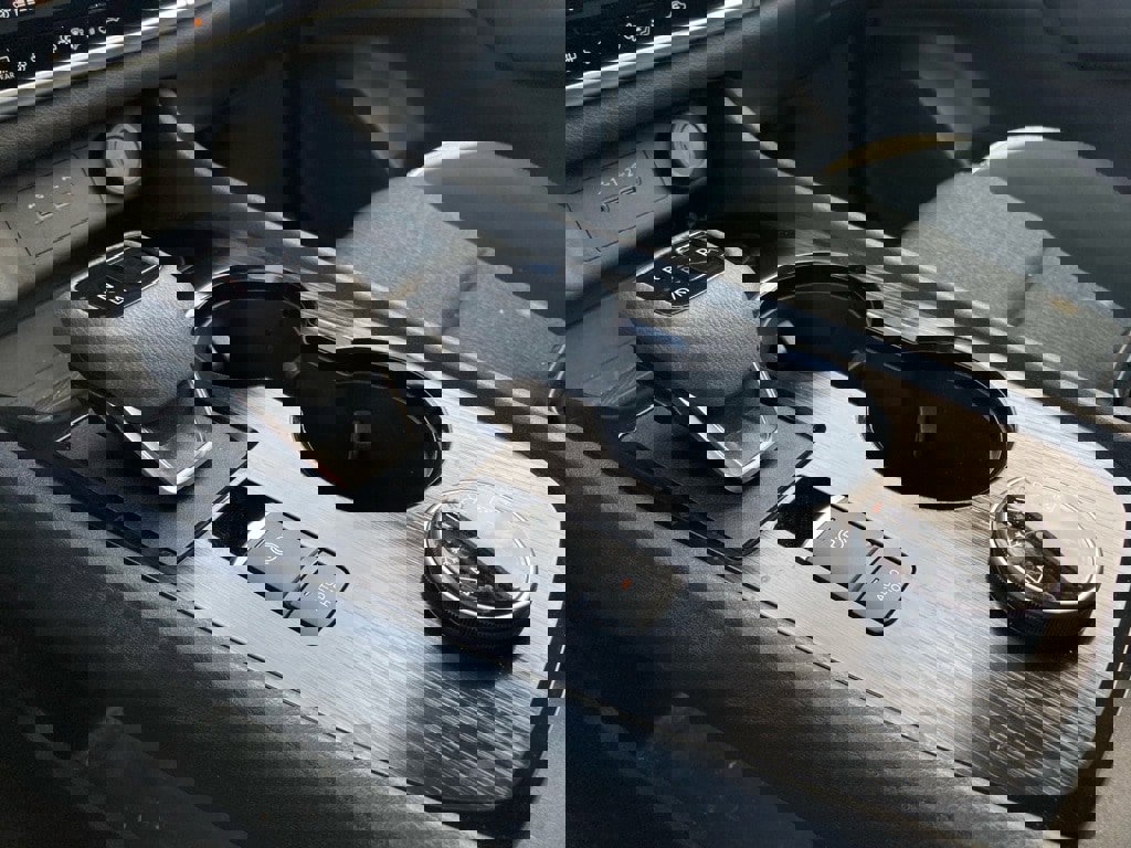 Used 2024 Nissan Rogue SV image 23