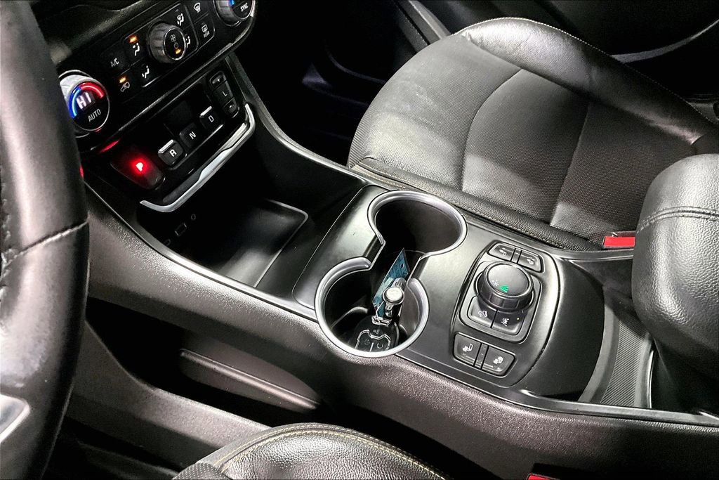 Used 2021 GMC Terrain SLT image 17