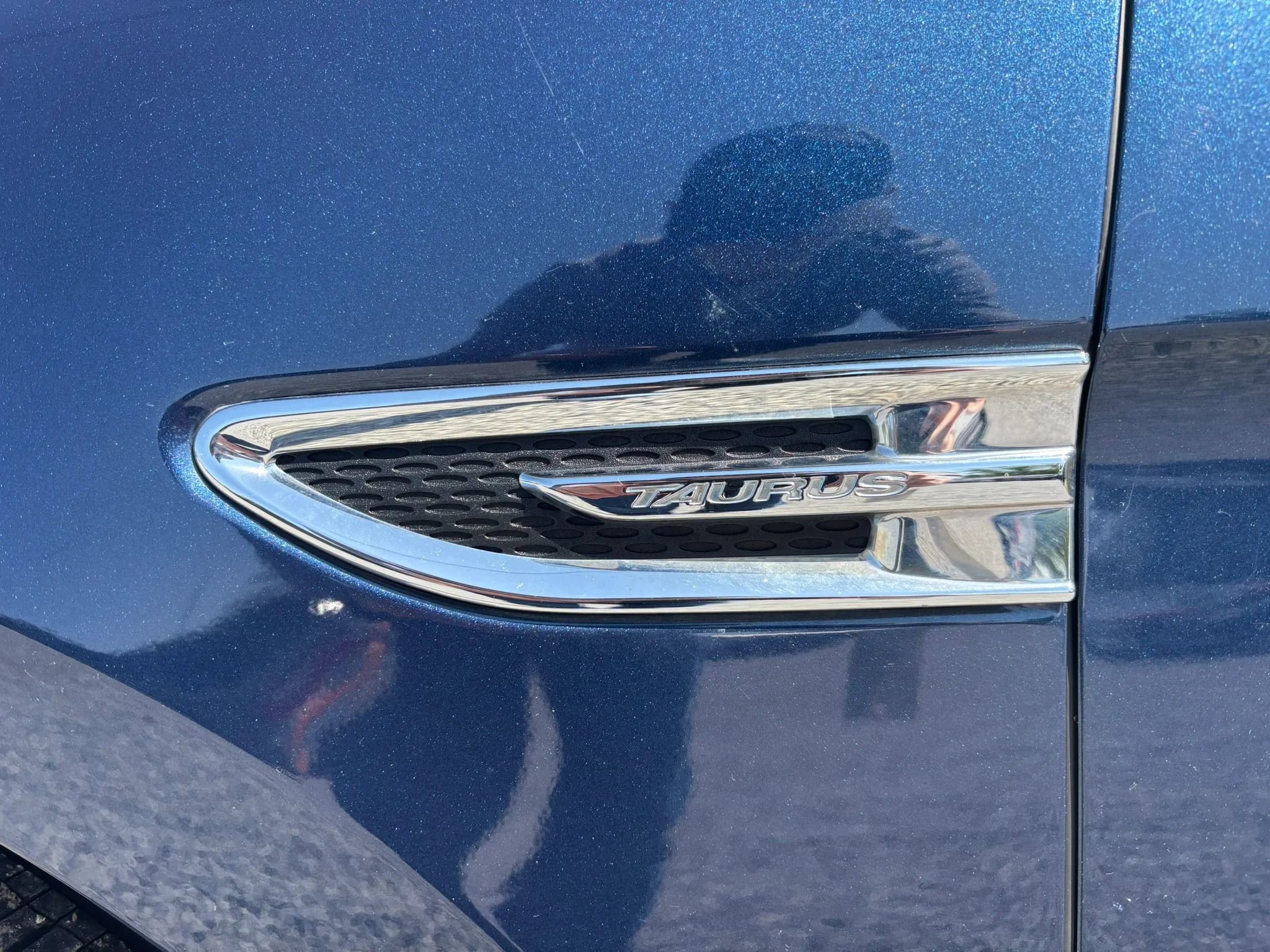 Used 2016 Ford Taurus SE FWD image 13