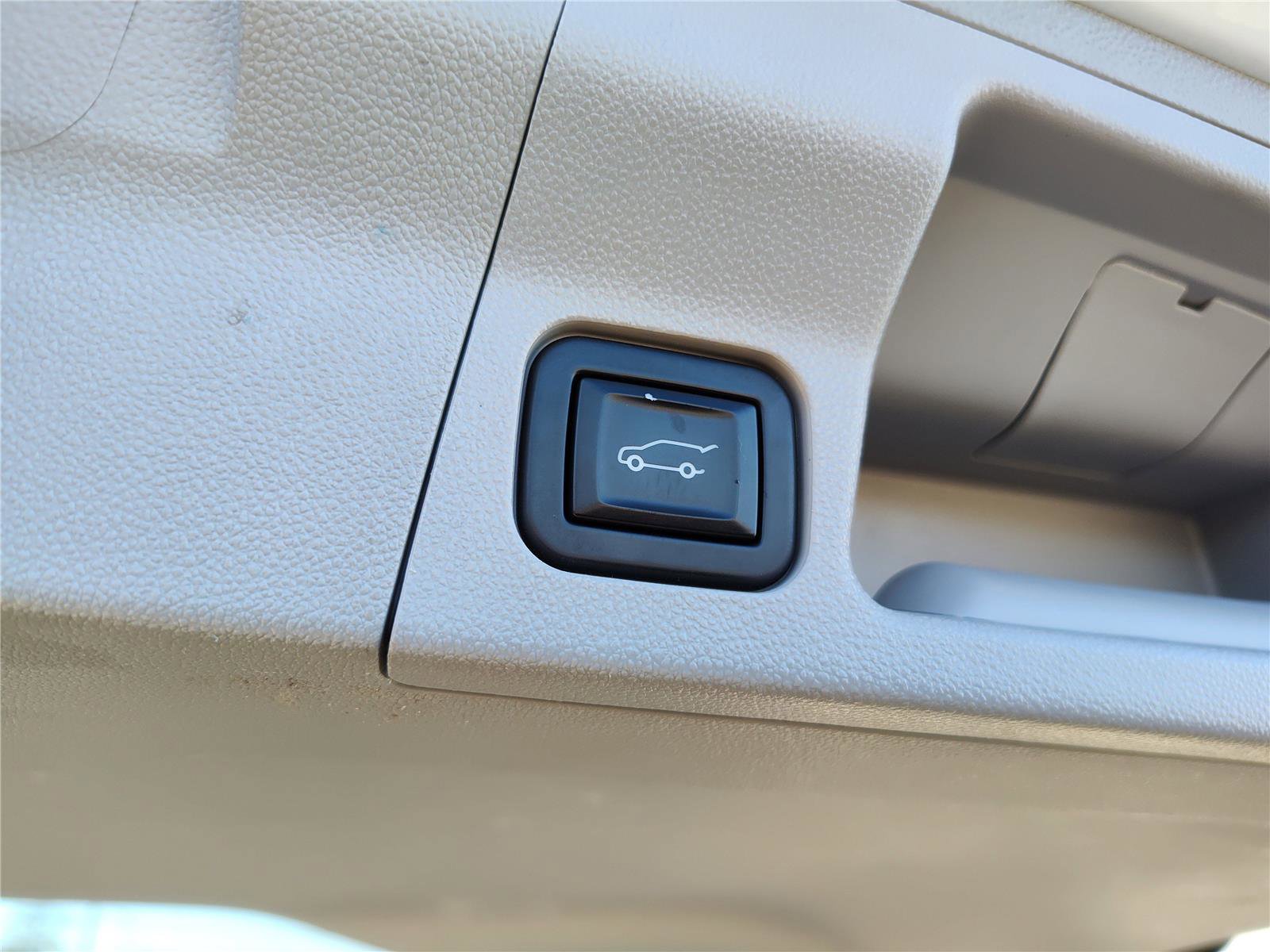 Used 2020 GMC Acadia SLT w/ Driver Alert Package II image 7