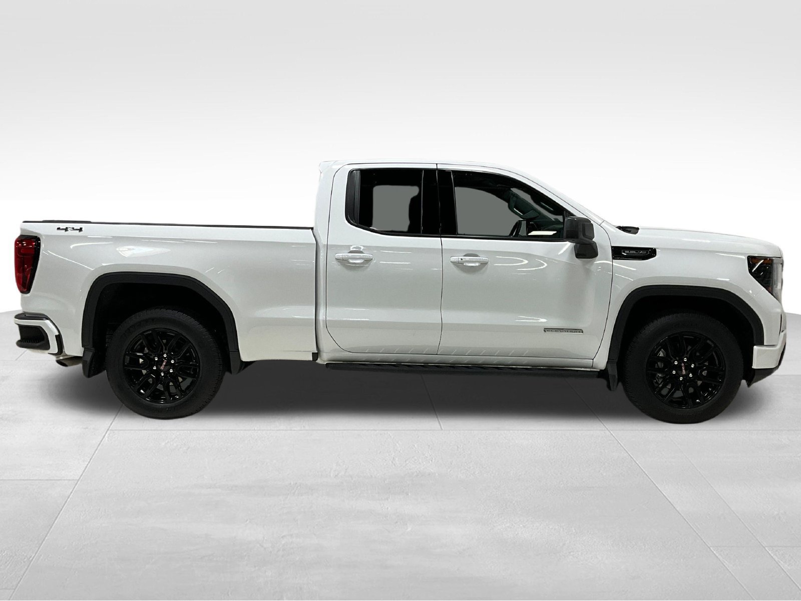 Used 2025 GMC Sierra 1500 Elevation AWD/4WD image 3