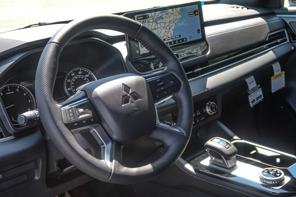 New 2026 Mitsubishi Outlander LE AWD/4WD image 25