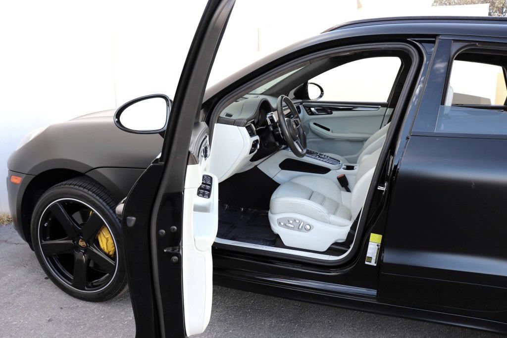Used 2018 Porsche Macan Turbo AWD/4WD image 2
