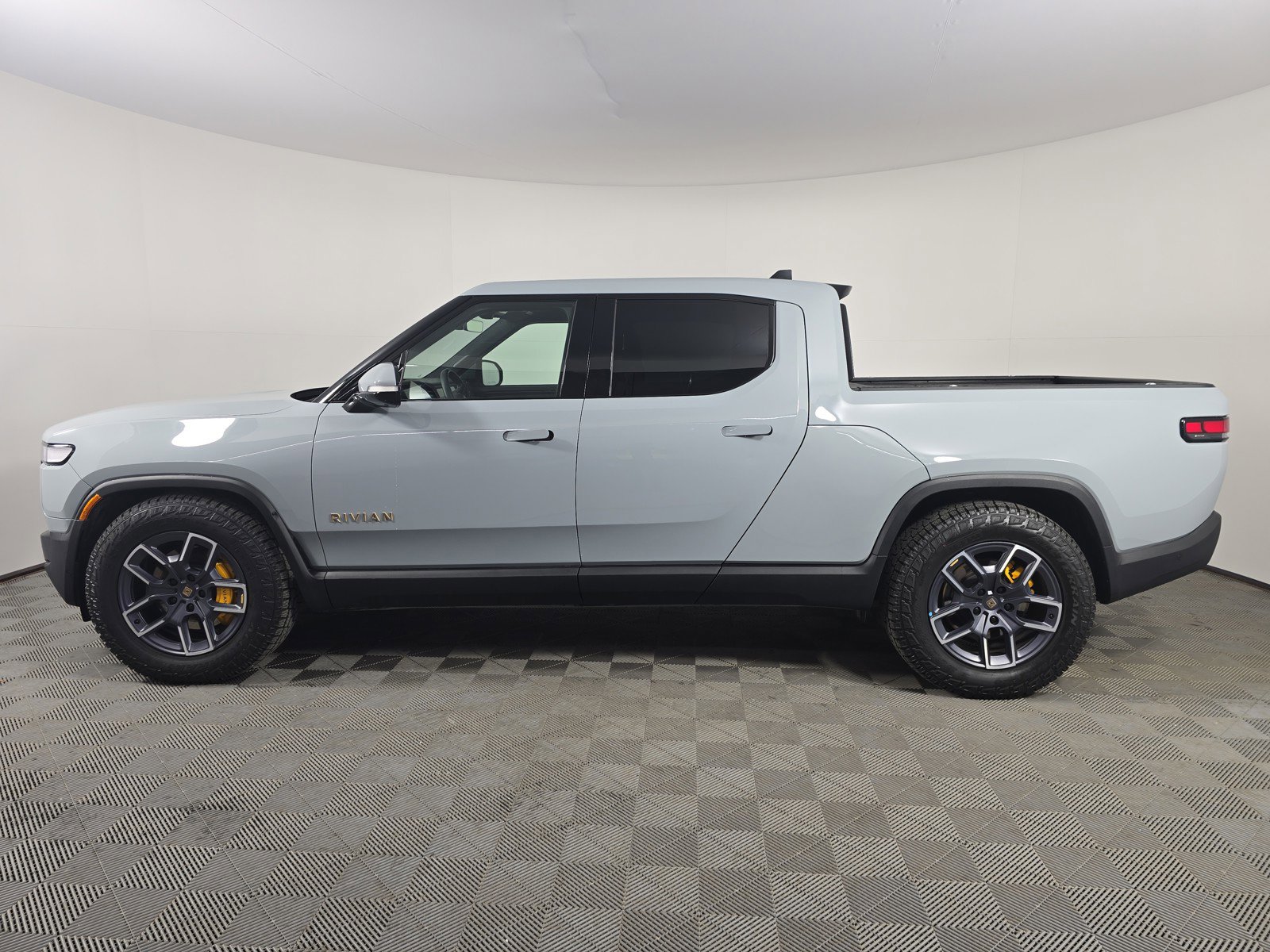Used 2023 Rivian R1T Adventure AWD/4WD image 2