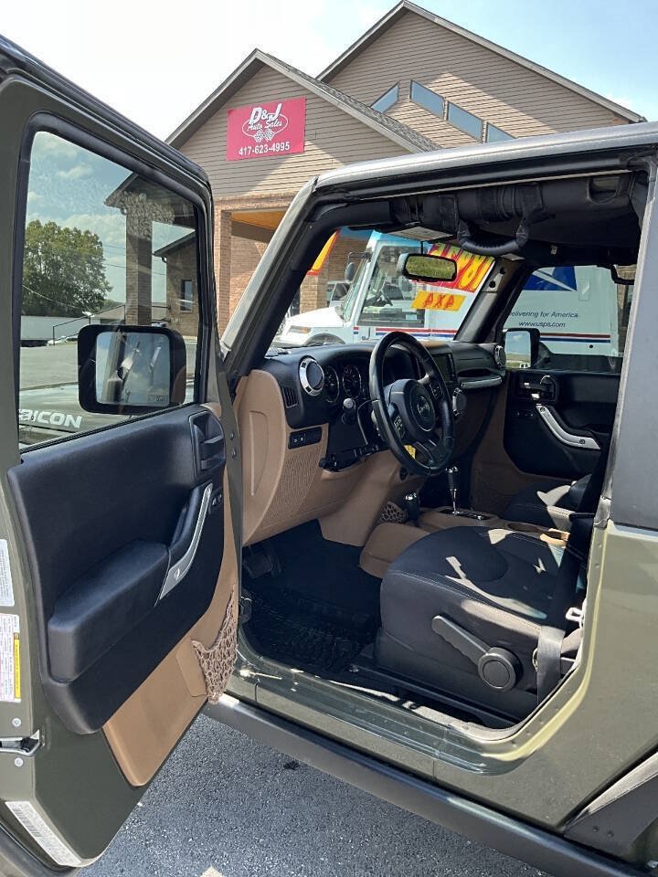 Used 2015 Jeep Wrangler Rubicon w/ Power Convenience Group AWD/4WD image 29