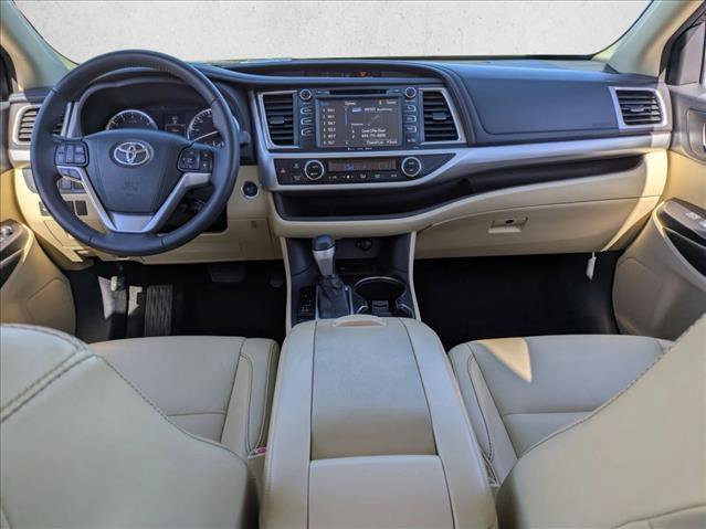 Used 2016 Toyota Highlander XLE image 18