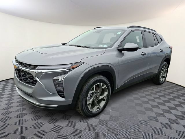 Used 2025 Chevrolet Trax LT FWD image 3