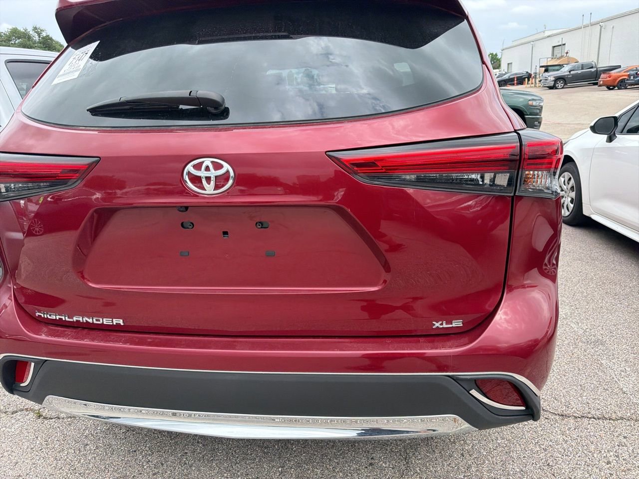 Used 2021 Toyota Highlander XLE image 7