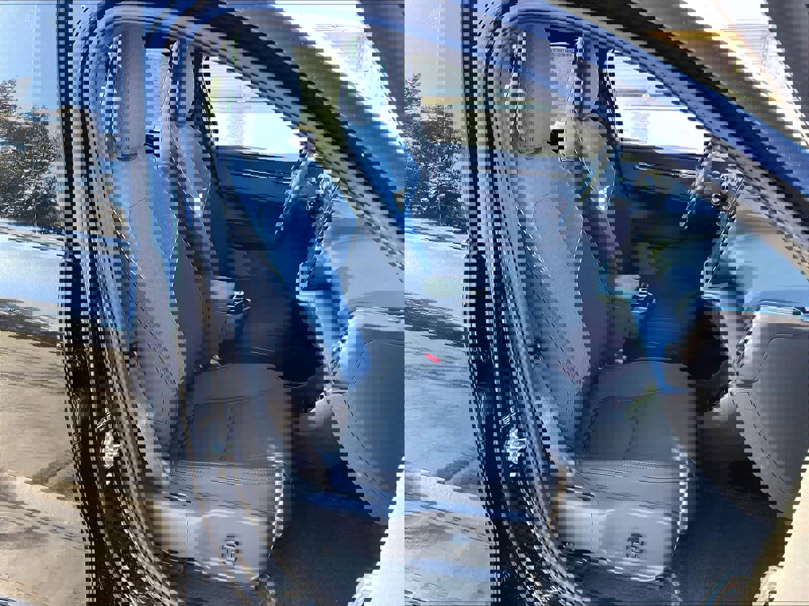 New 2026 Volvo EX30 Cross Country Ultra w/ Protection Package Premier image 31