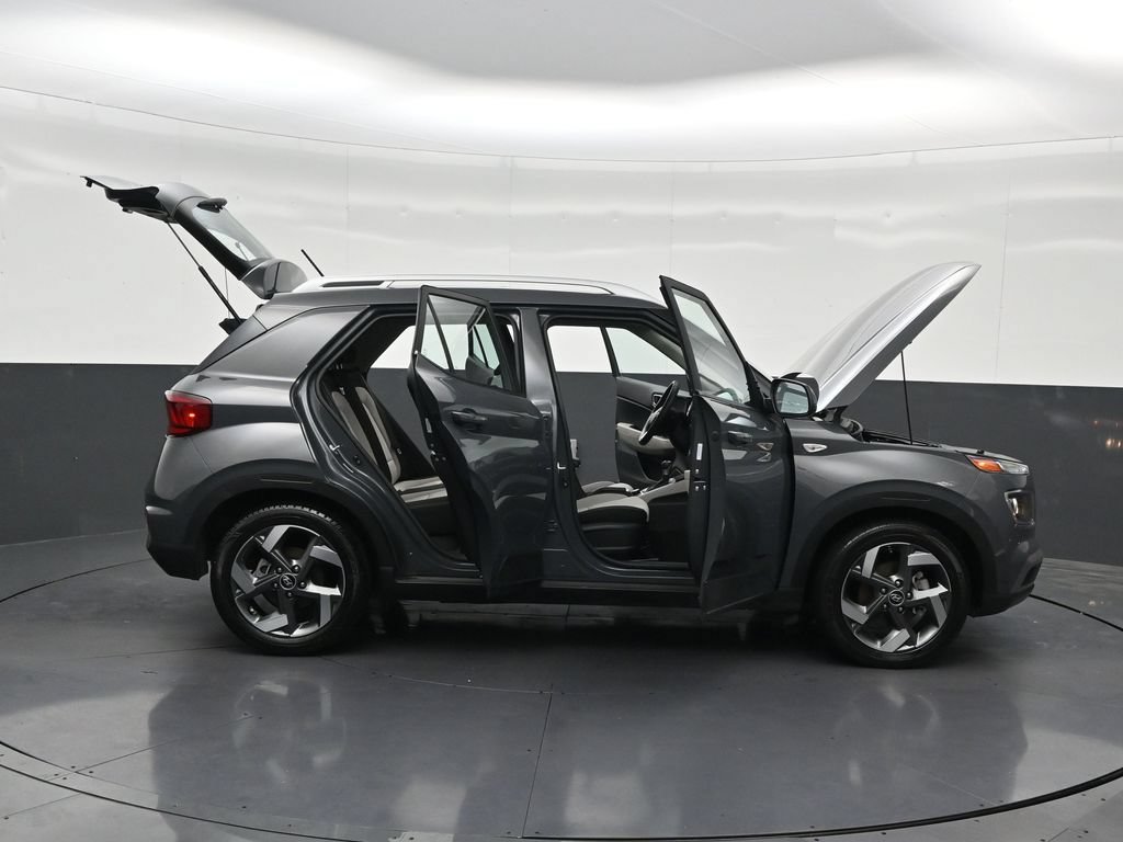 Used 2024 Hyundai Venue SEL FWD image 32