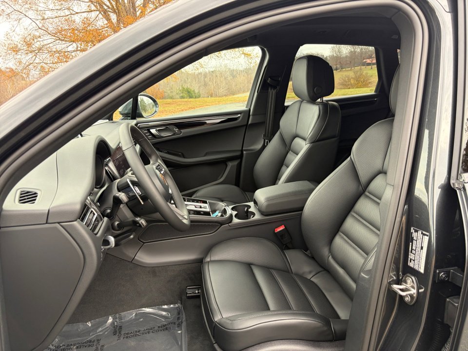 Certified 2026 Porsche Macan Turbo AWD/4WD image 5