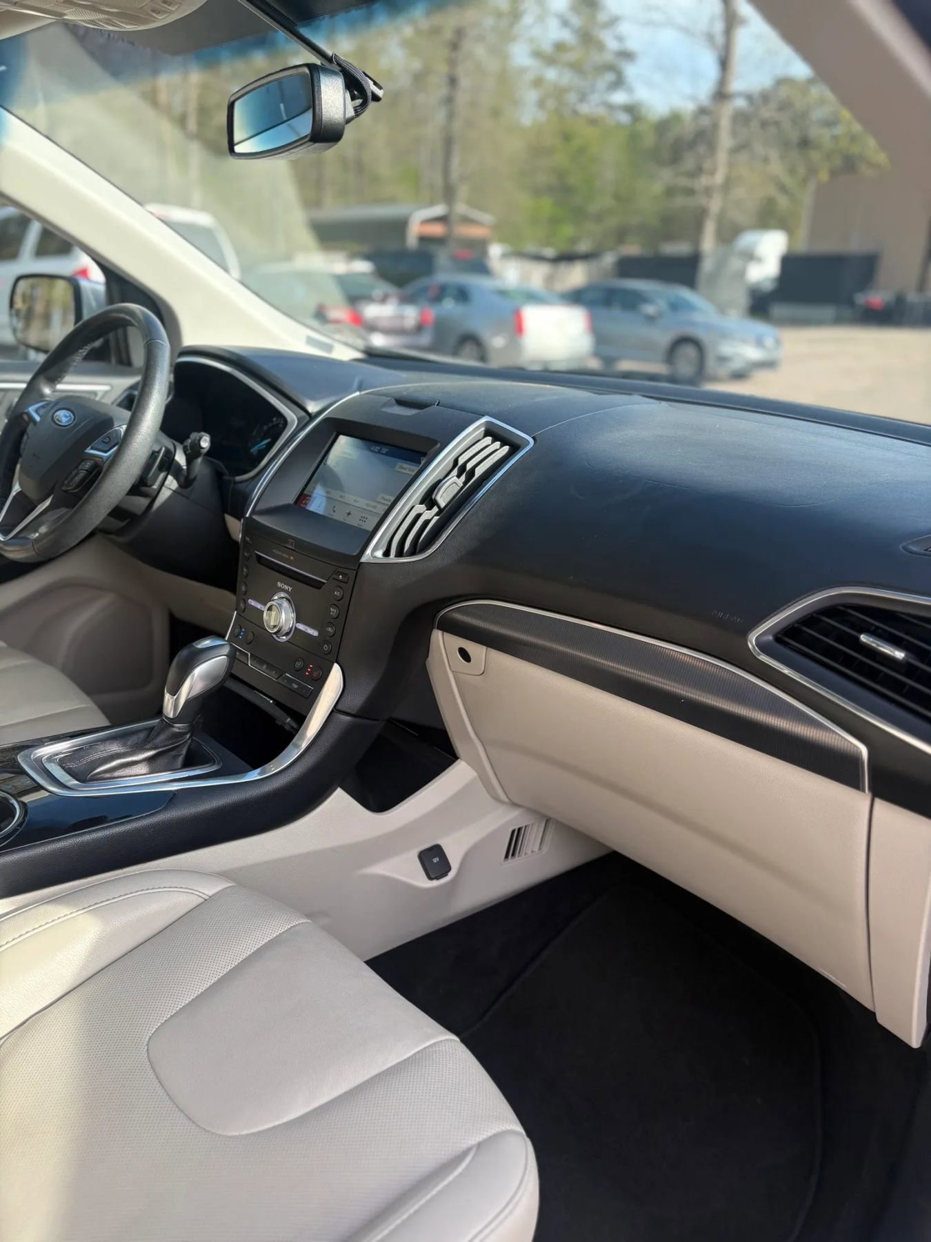 Used 2018 Ford Edge Titanium w/ Equipment Group 301A FWD image 18