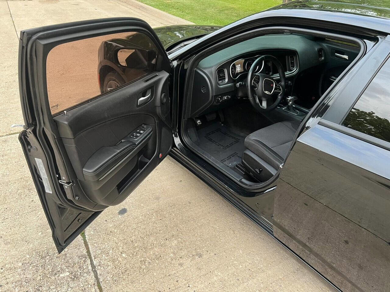 Used 2015 Dodge Charger SXT RWD image 21