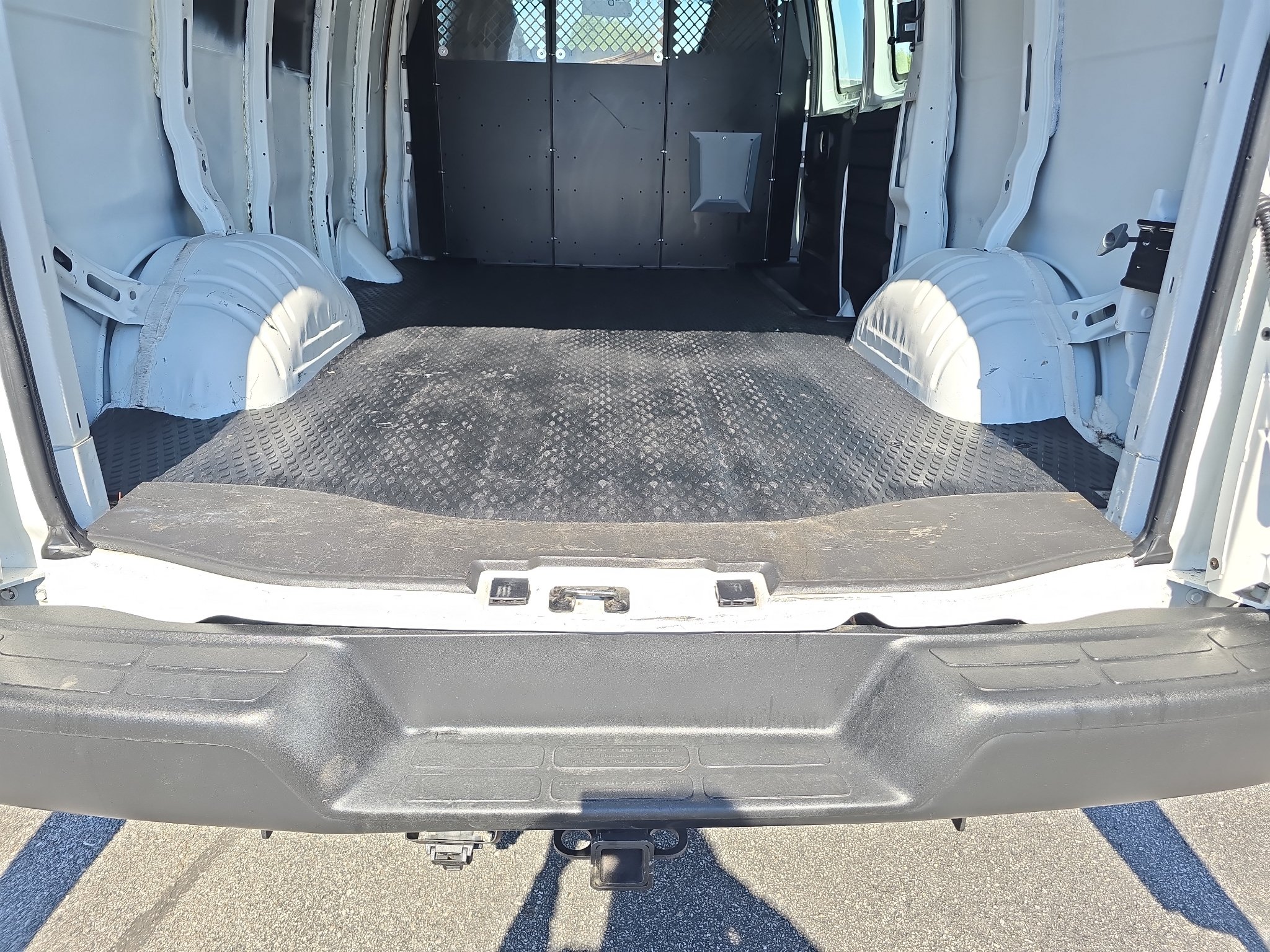 Used 2016 Chevrolet Express 2500 RWD image 10