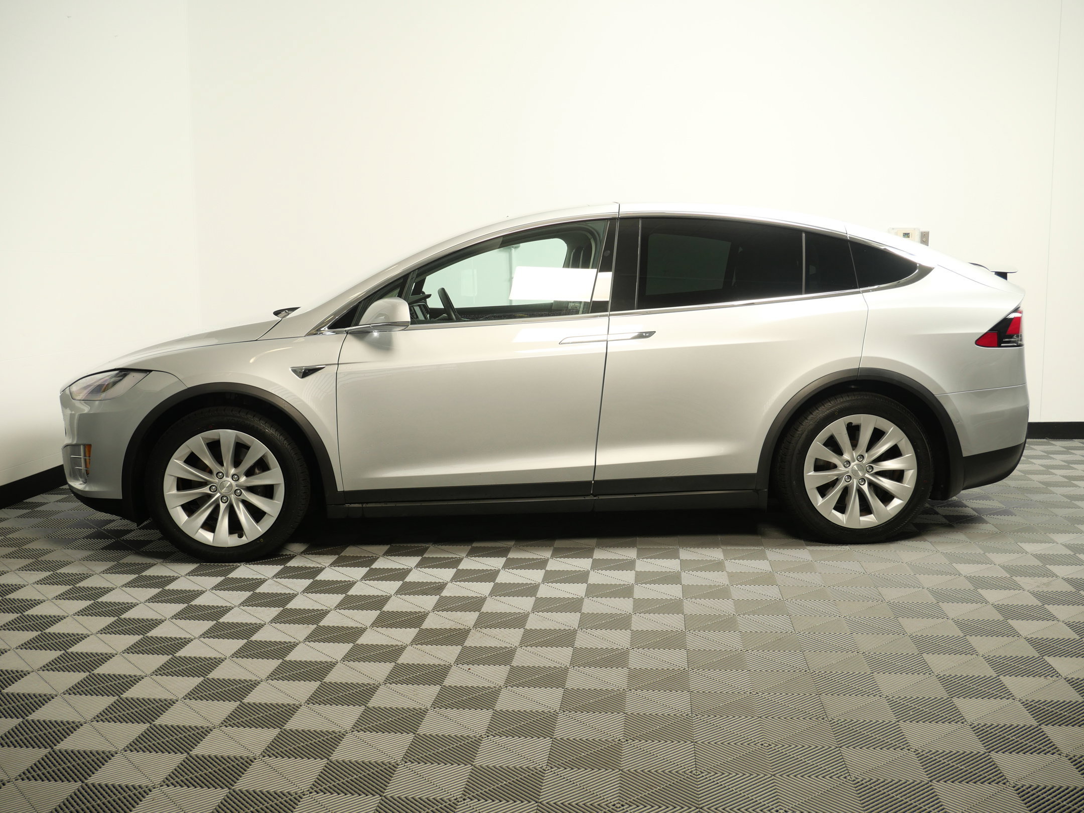 Used 2016 Tesla Model X 75D AWD/4WD image 5