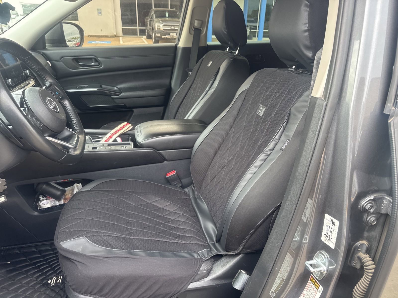 Used 2023 Nissan Pathfinder SV image 4