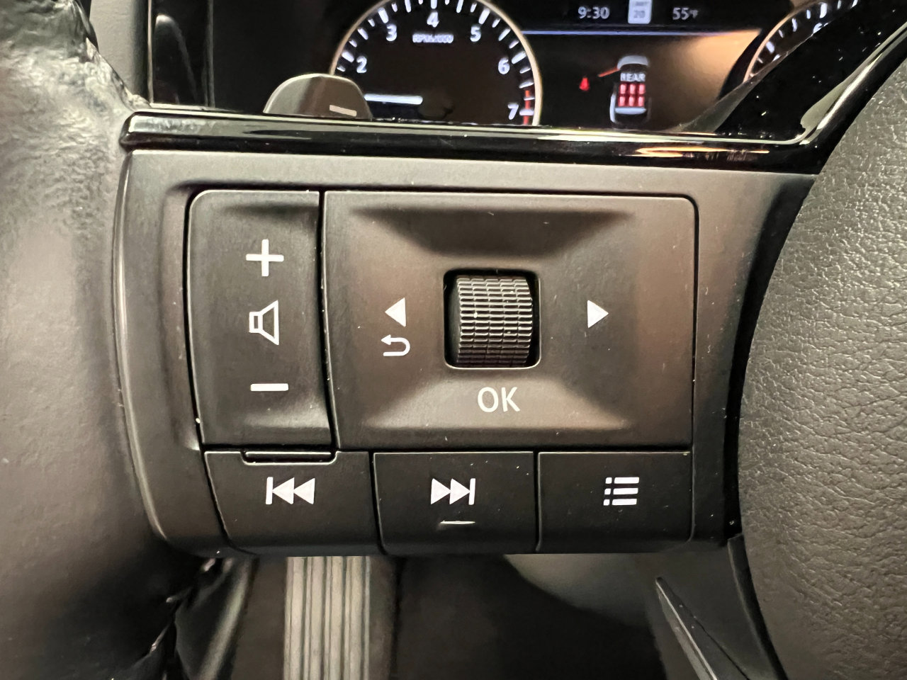 Used 2025 Nissan Pathfinder SL image 39