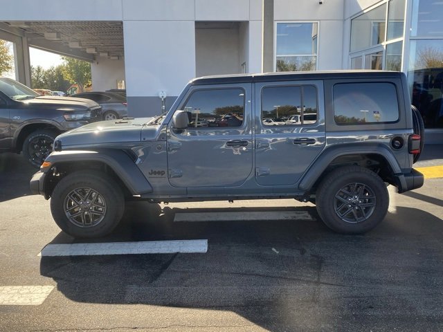Used 2025 Jeep Wrangler Sport S image 5