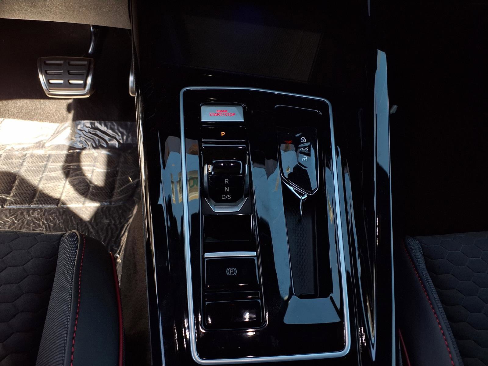 New 2026 Volkswagen GTI SE FWD image 11