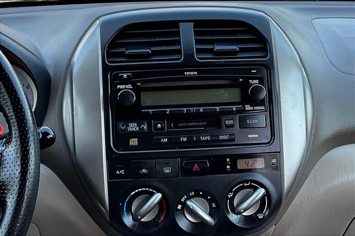 Used 2004 Toyota RAV4 4WD image 14