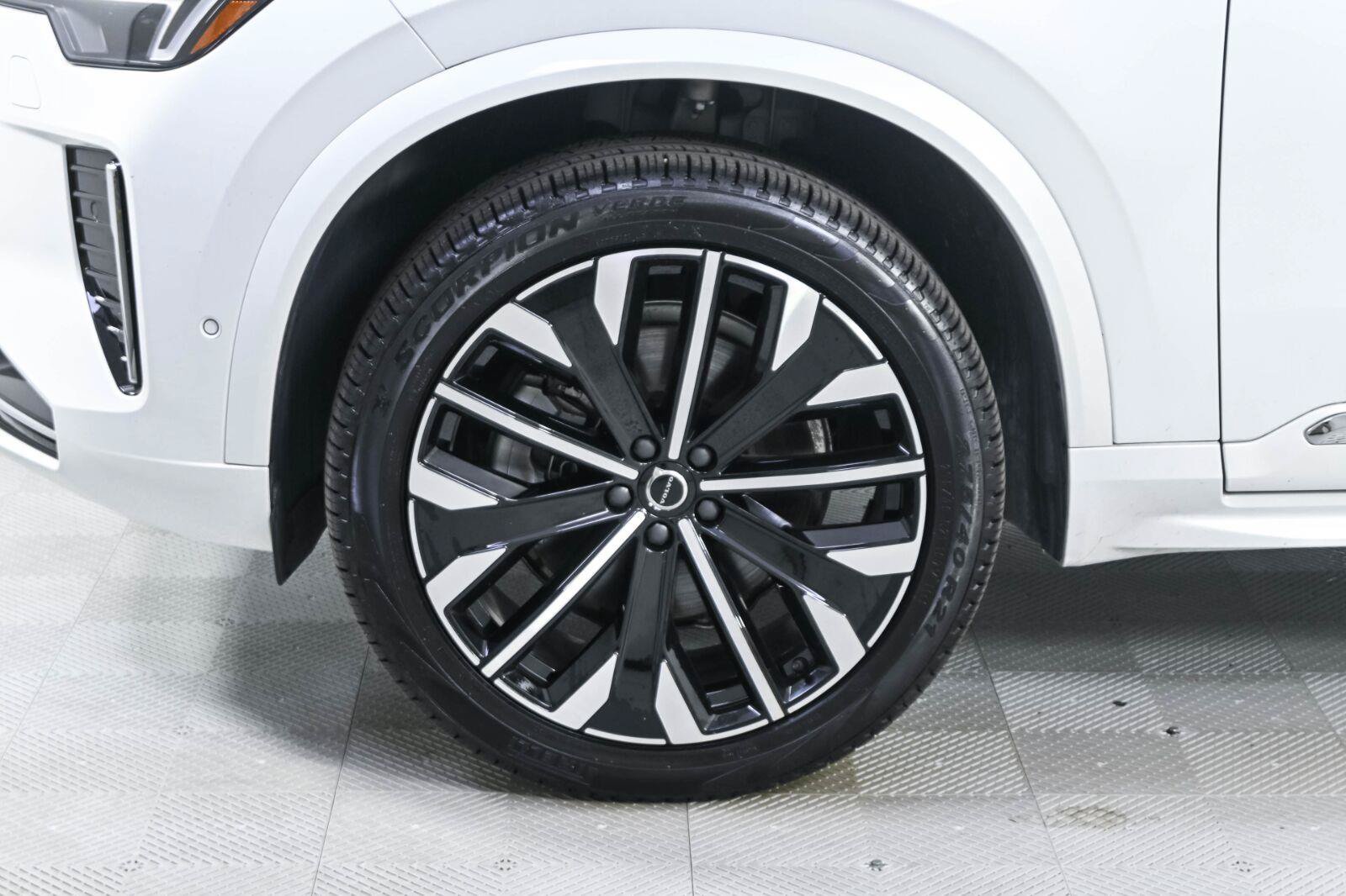 Certified 2026 Volvo XC90 B6 Ultra AWD/4WD image 39