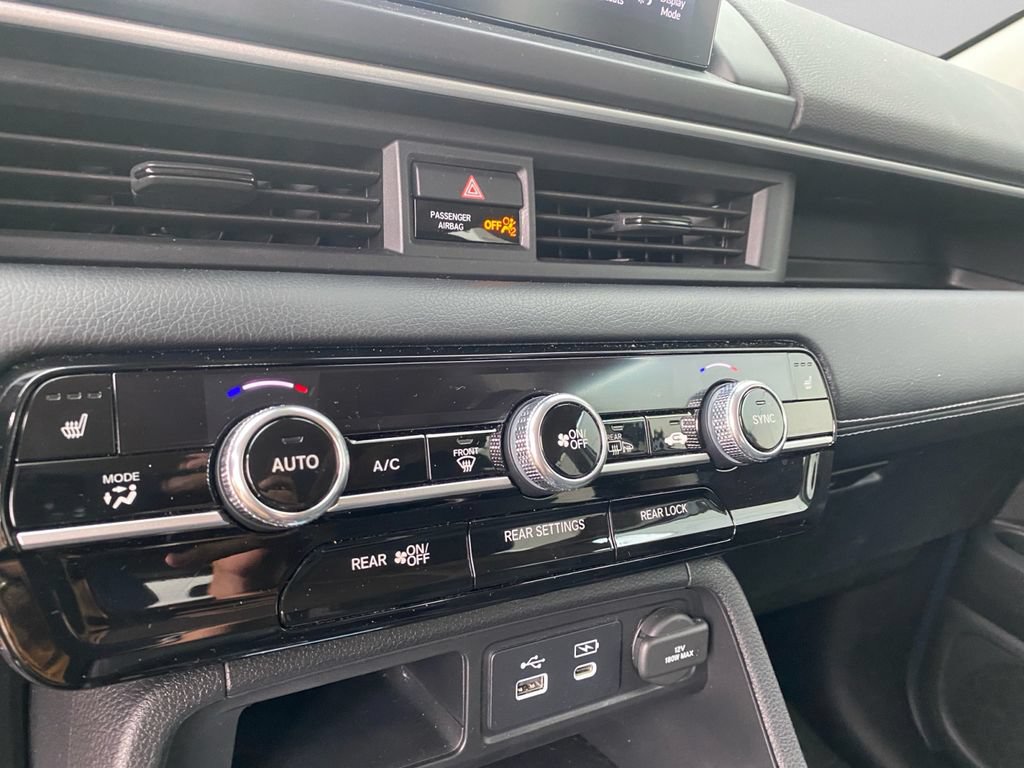 Used 2025 Honda Pilot Touring image 17